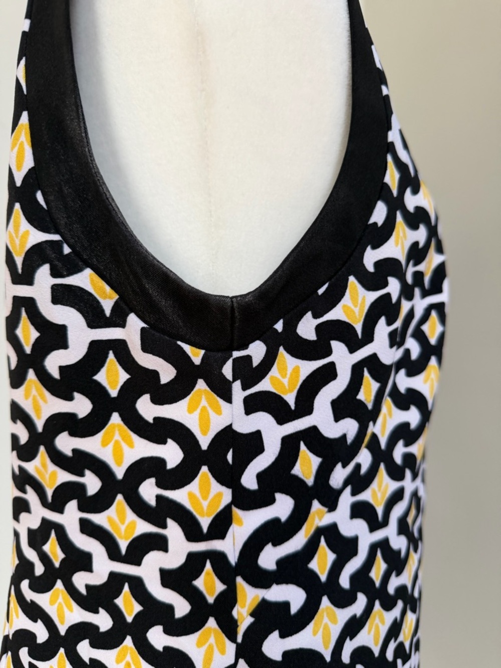London Times Black, White & Yellow Geometric Shift Dress - Picture 7 of 9